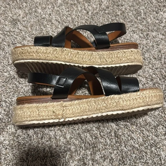 PIERRE DUMAS Platform Sandals - Picture 4 of 4